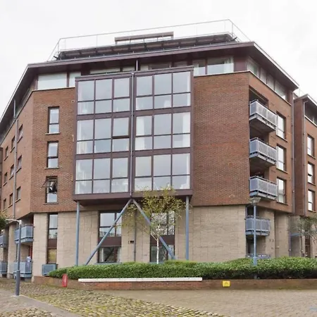 Water View Modern 2 Bedroom In City Centre Cha635 Apartment Dublin