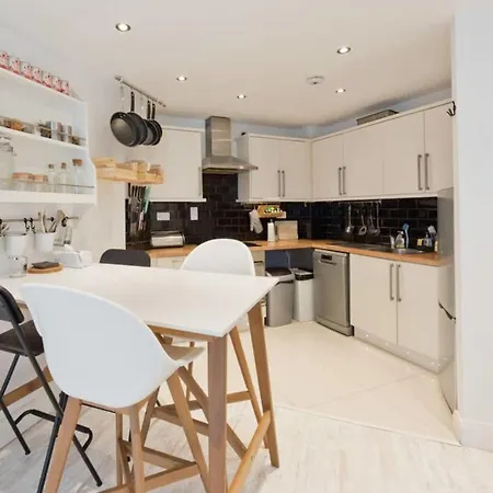 Water View Modern 2 Bedroom In City Centre Cha635