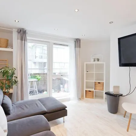 Apartment Water View Modern 2 Bedroom In City Centre Cha635