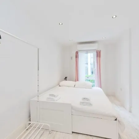 Apartment Water View Modern 2 Bedroom In City Centre Cha635