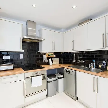 Apartment Water View Modern 2 Bedroom In City Centre Cha635