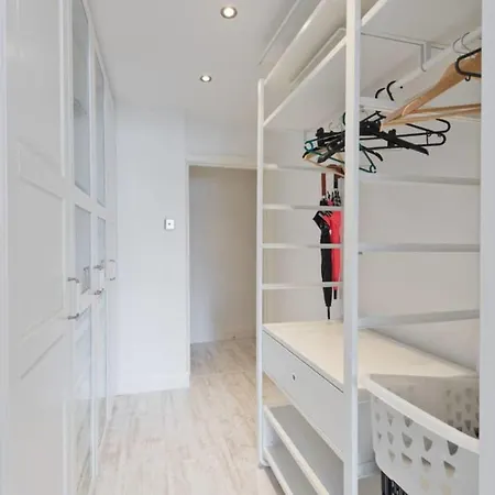 Water View Modern 2 Bedroom In City Centre Cha635 Apartment Dublin