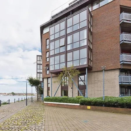 Water View Modern 2 Bedroom In City Centre Cha635 Apartment