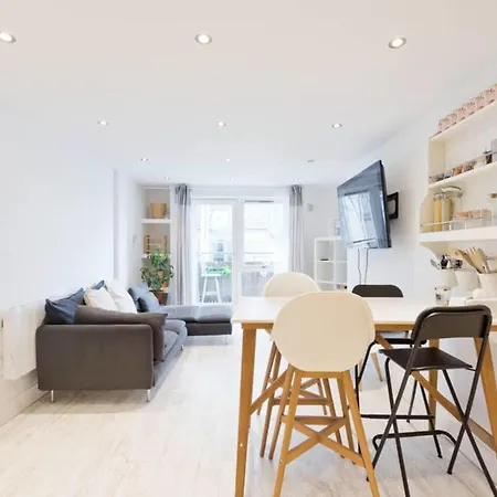 Apartment Water View Modern 2 Bedroom In City Centre Cha635 Dublin