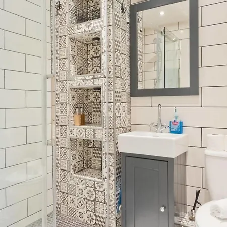 Water View Modern 2 Bedroom In City Centre Cha635 Apartment