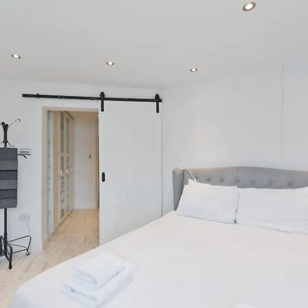 Water View Modern 2 Bedroom In City Centre Cha635 *