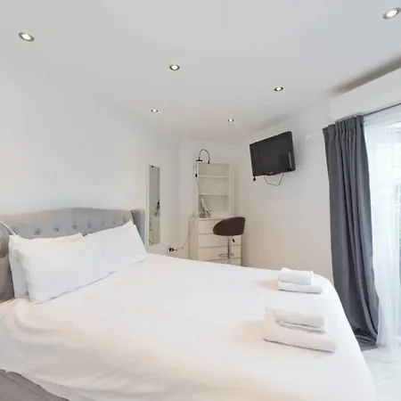 Water View Modern 2 Bedroom In City Centre Cha635 Apartment Dublin